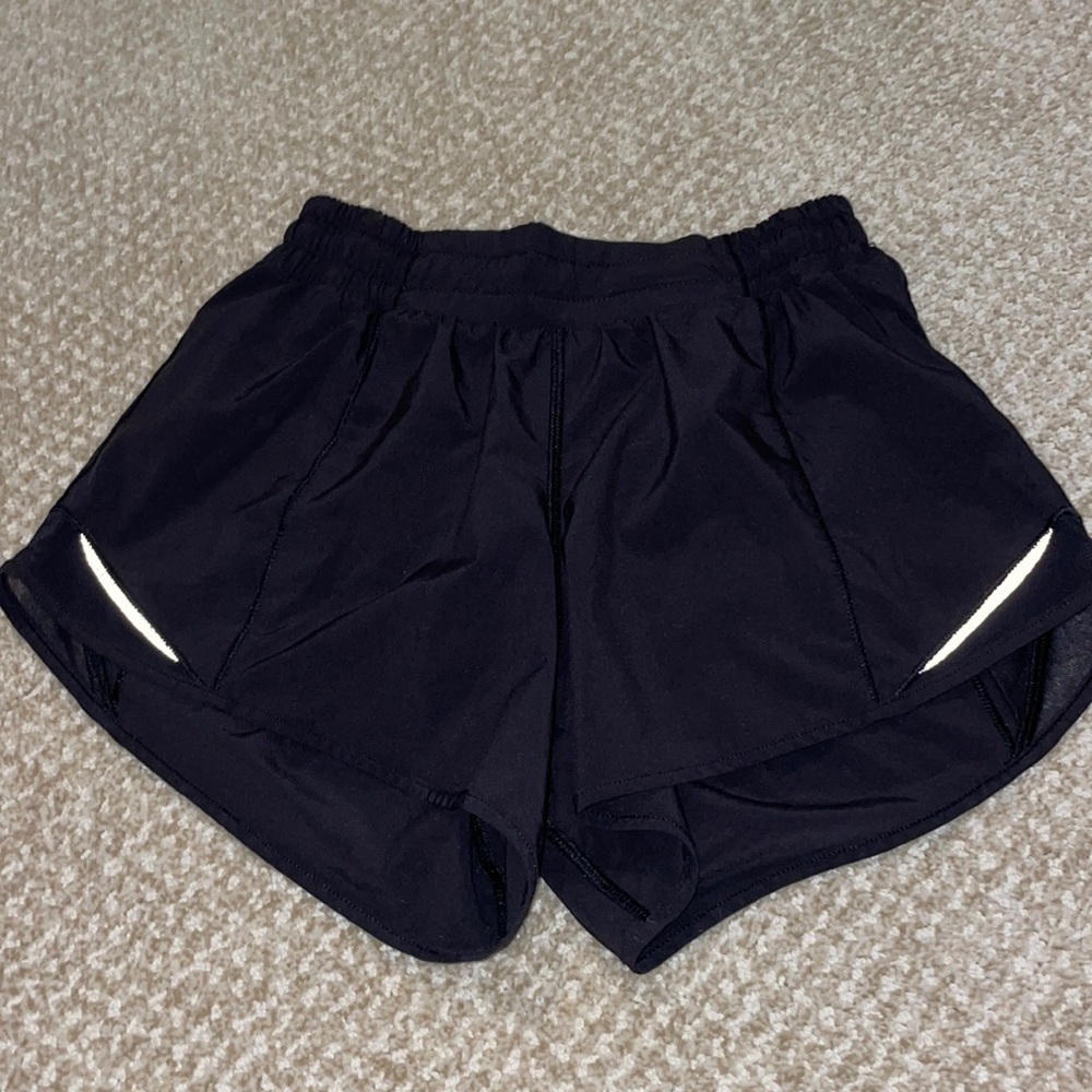 Lululemon Hotty Hot 2.5” Black Shorts size 4